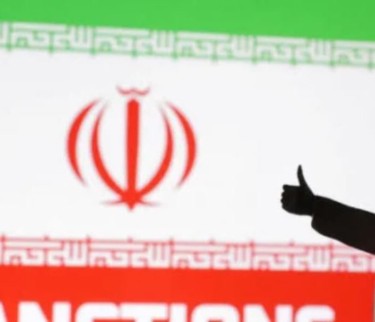 واشنطن تضيق الخناق المالي على طهران وسط مساعٍ لفتح مضيق هرمز