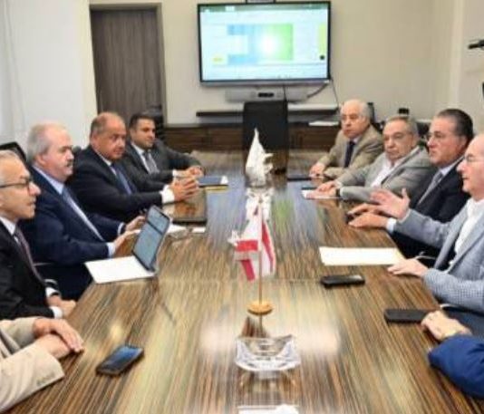 البستاني يبحث مع المالية إلغاء الرسوم على الغذاء والمحروقات