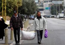 السلطة تقايض على حساب تعويضات العمال: 4 ليترات بنزين مقابل تسويات نهاية الخدمة