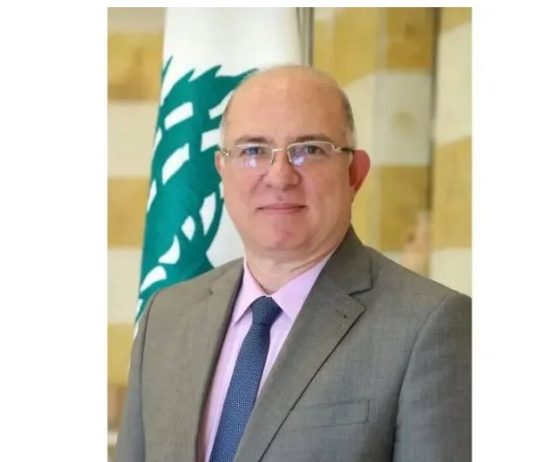 وزارة العمل تدعو إلى تقديم إجازات العمل قبل شهر من انتهاء الإقامة