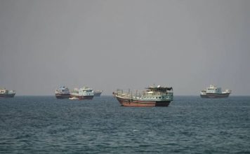 النفط دون 98 دولاراً بعد أنباء عن عودة خط «شرق-غرب» السعودي وفتح مضيق هرمز
