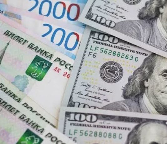 قبل قمة بريكس… ما موقف روسيا من الدولار الأميركي ؟