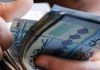 الحكومة “تستوعب” الشارع بـ5 ليترات بنزين