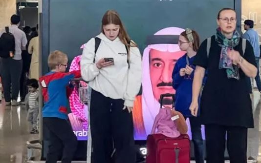 الرياض تحافظ على حركتها الطبيعية ونشاطها الاقتصادي.. والجاليات في “أحسن أحوالها”