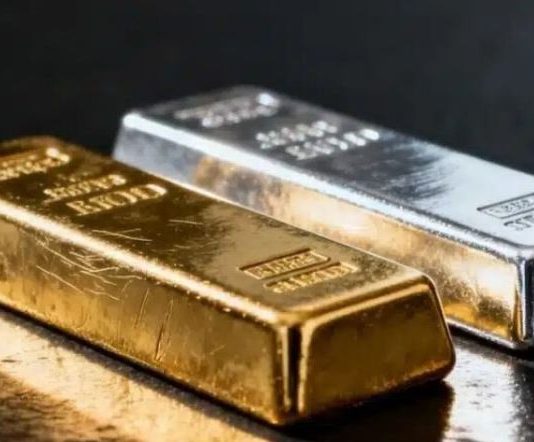 هل نشتري الذهب الآن أم ننتظر هبوط الأسعار الكبير؟